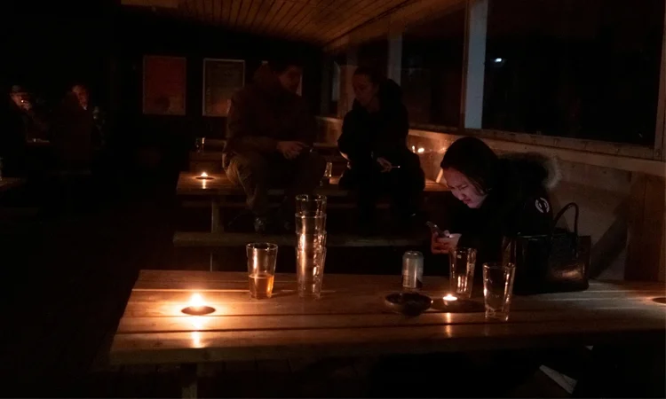 গ্রিনল্যান্ডে প্রবল ঝোড়ো হাওয়ায় বিদ্যুৎ বিপর্যয় 