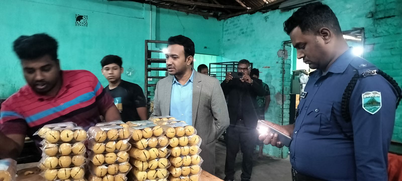 বগুড়ায় বেকারিকে ৭০ হাজার টাকা জরিমানা