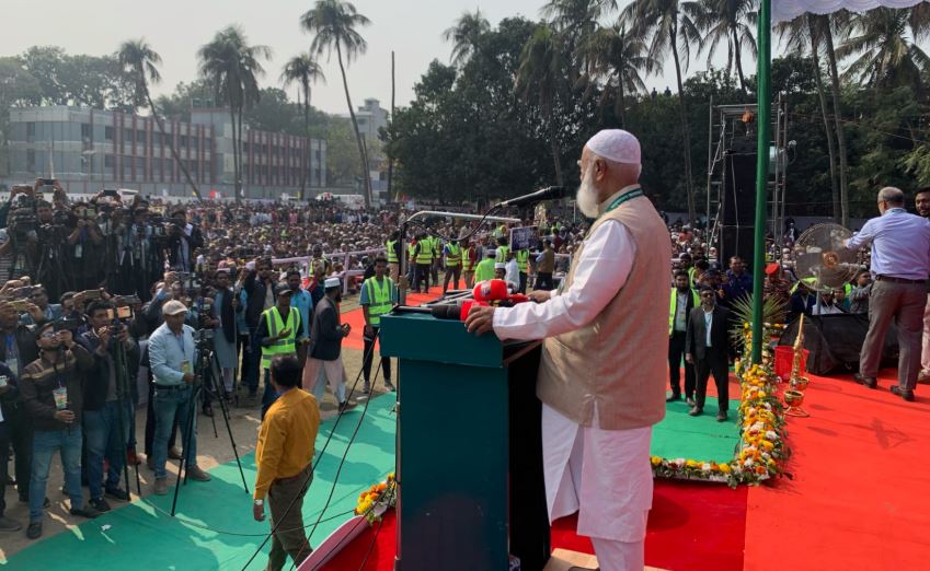 সোমবার মেহেরপুর সরকারি উচ্চ বিদ্যালয় মাঠে নির্বাচনী জনসভায় বক্তব্য দেন জামায়াত আমির ডা. শফিকুর রহমান। ছবি : বাসস