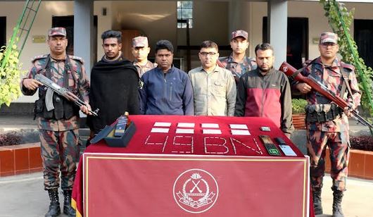 যশোরে সাড়ে দশ কেজি রূপাসহ চারজন আটক