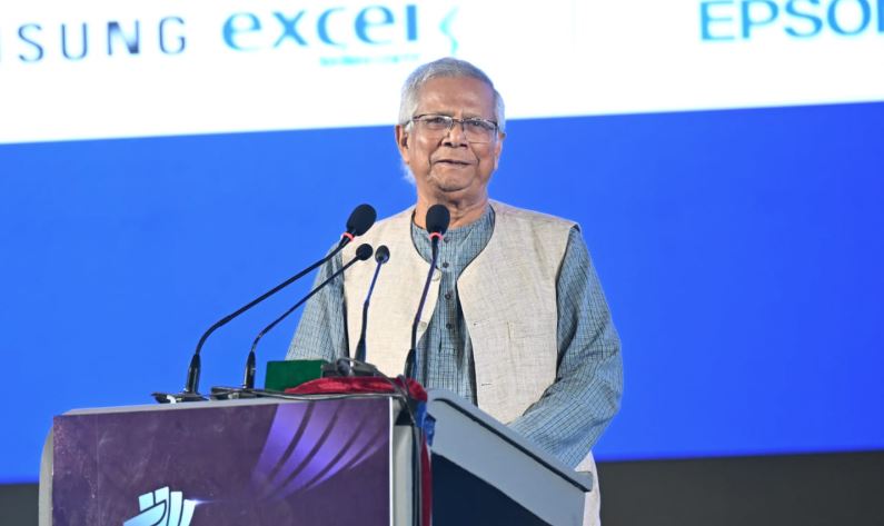 প্রযুক্তিগত অগ্রগতি বাড়িয়ে দ্রুত পরিবর্তনশীল বিশ্বের সঙ্গে তাল মেলাতে হবে : প্রধান উপদেষ্টা