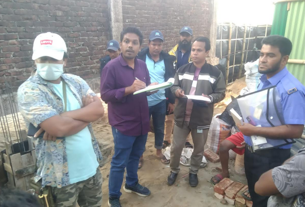 সেন্টমার্টিনে প্রশাসনের যৌথ অভিযান : এক রিসোর্টকে জরিমানা, পাথর-সিমেন্ট জব্দ 