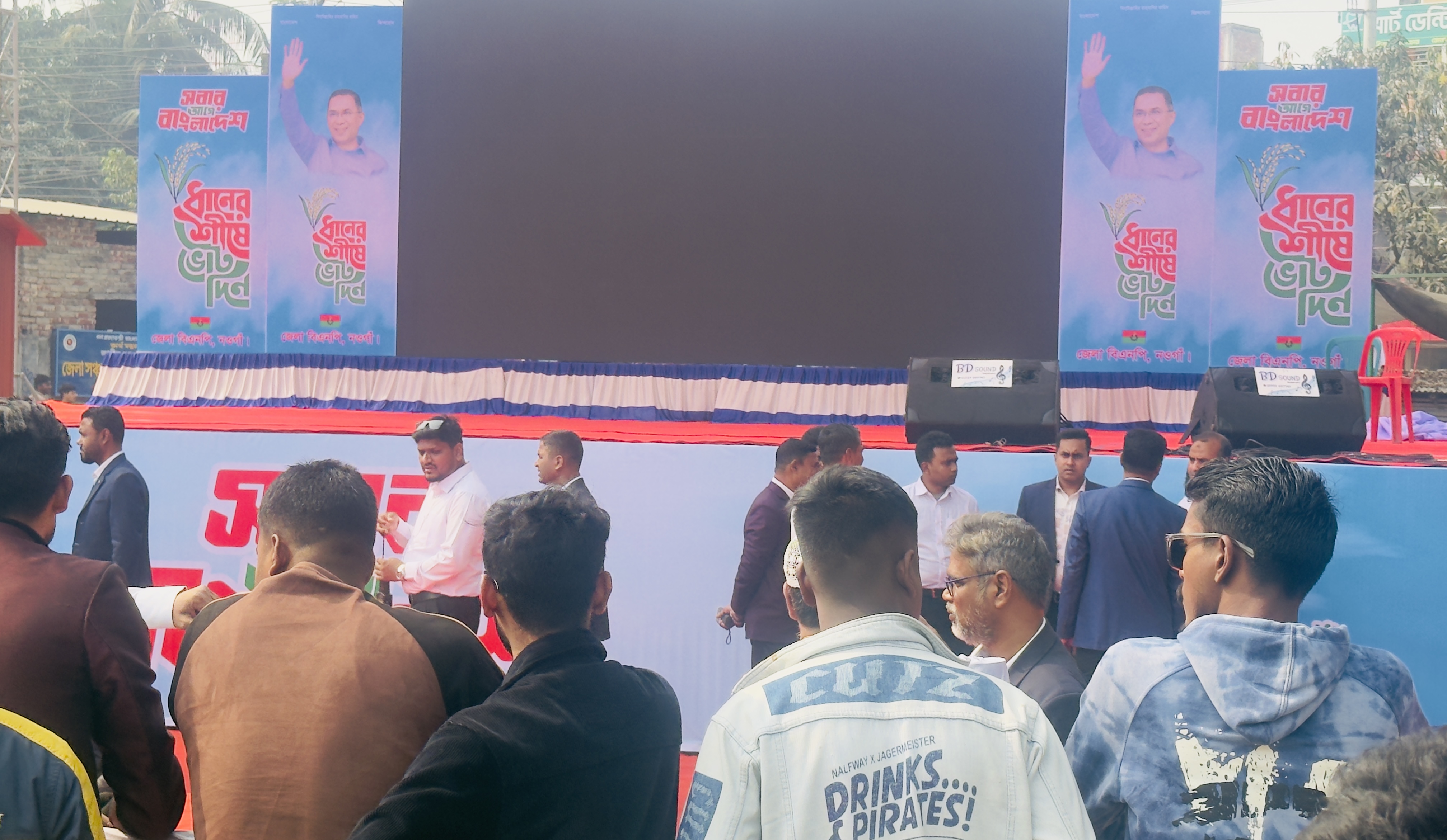 নওগাঁয় তারেক রহমানের জন্য প্রস্তুত মঞ্চ