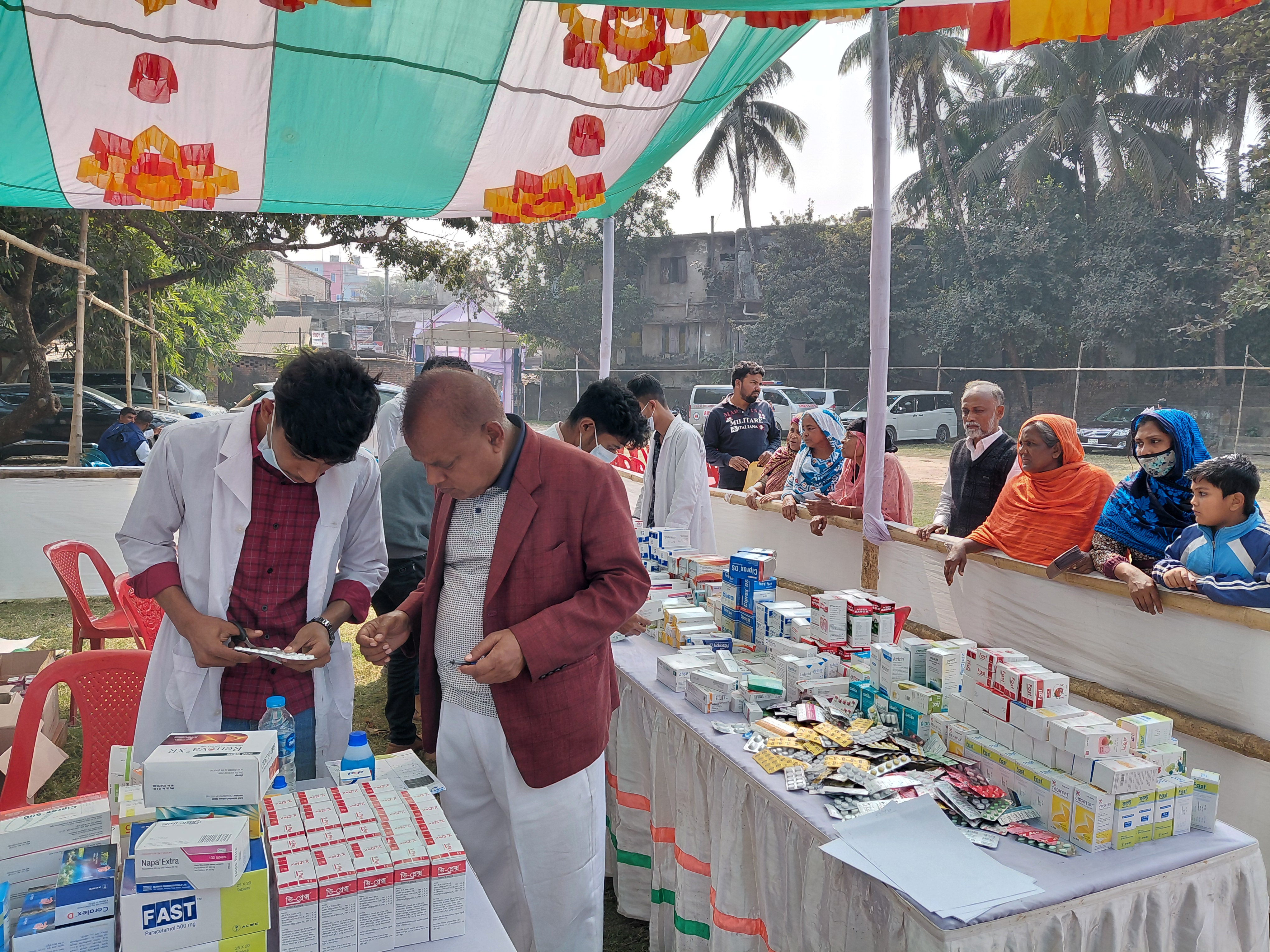 শহীদ রাষ্ট্রপতি জিয়াউর রহমানের জন্মদিনে বাগেরহাটে ফ্রি মেডিকেল ক্যাম্প