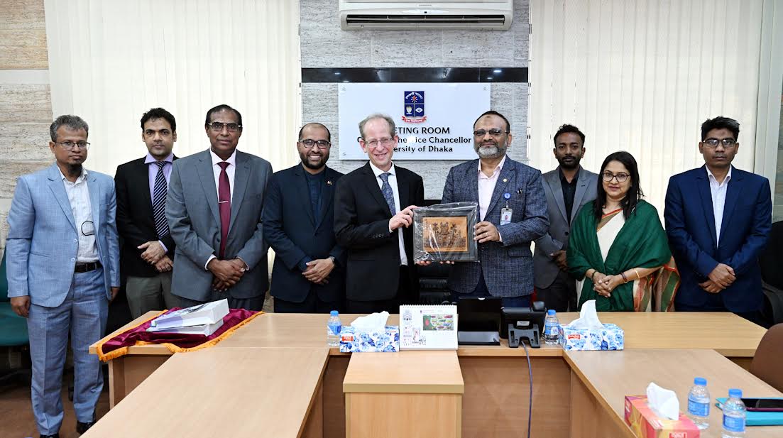 ঢাকা বিশ্ববিদ্যালয়ের উপাচার্যের সঙ্গে কানাডার রেজিনা বিশ্ববিদ্যালয়ের উপাচার্যের সাক্ষাৎ