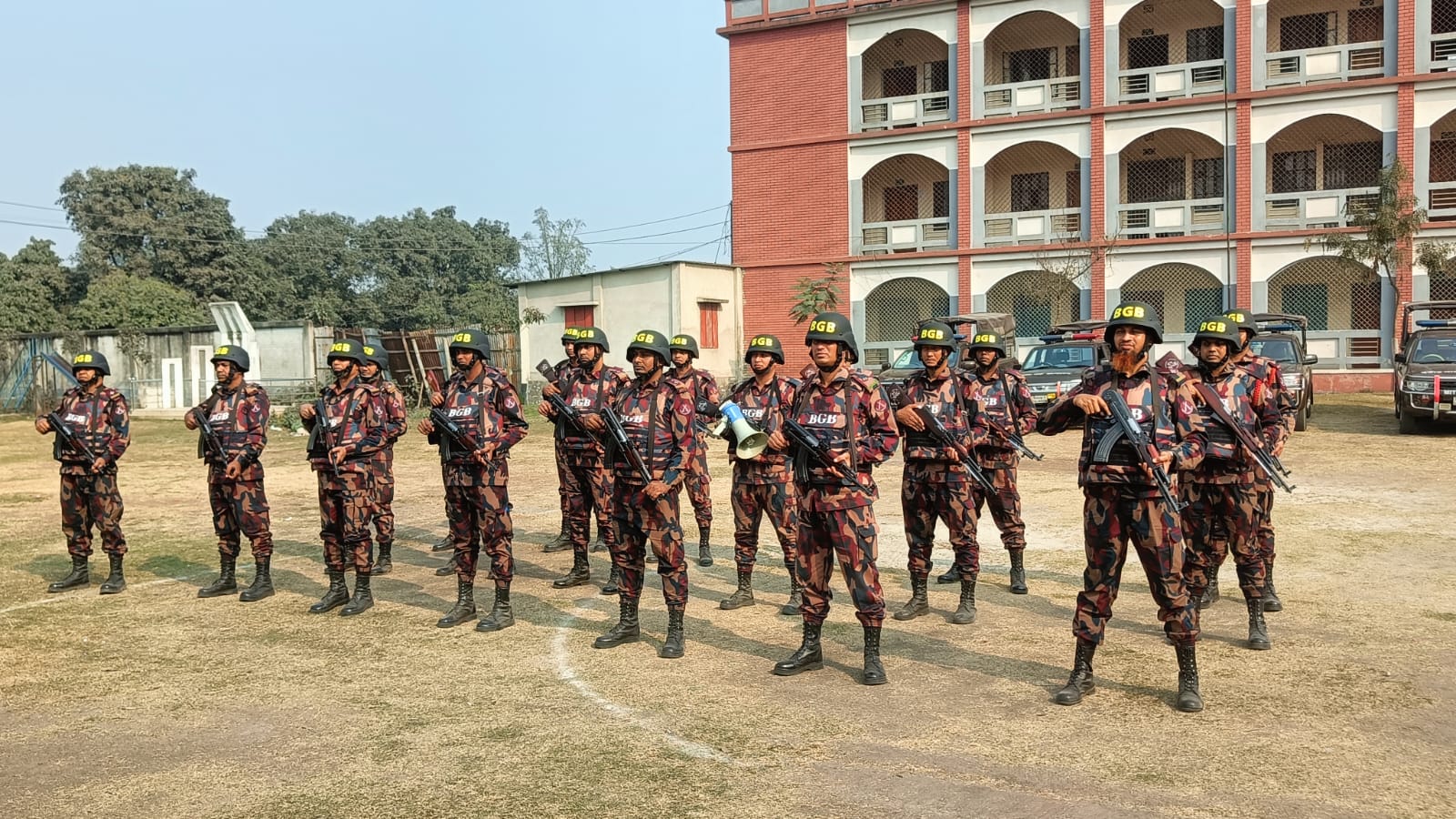 দিনাজপুরে ৬টি আসনে ৩৭ প্লাটুন বিজিবি মোবাইল ও স্ট্রাইকিং মোতায়ন