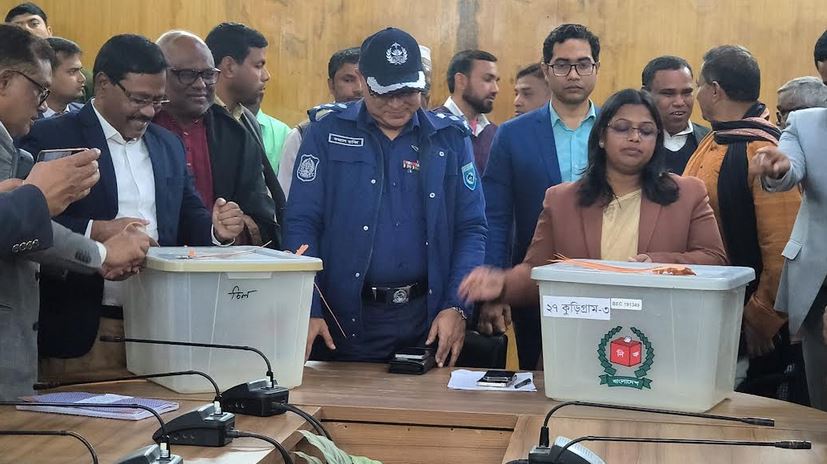 কুড়িগ্রামে পোস্টাল ব্যালট বাক্সের লক উদ্বোধন, ১২ ফেব্রুয়ারি পর্যন্ত ভোটগ্রহণ