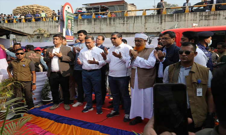 বগুড়ায় হযরত শাহ সুলতান বলখী (রহ.) এর মাজার জিয়ারত করলেন তারেক রহমান