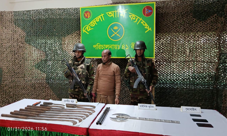 বরিশালে সেনাবাহিনীর অভিযানে দেশীয় অস্ত্রসহ আটক ১