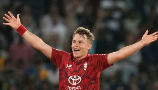 কারানের হ্যাটট্রিকে প্রথম টি২০ ম্যাচে ১১ রানে জয়ী ইংল্যান্ড