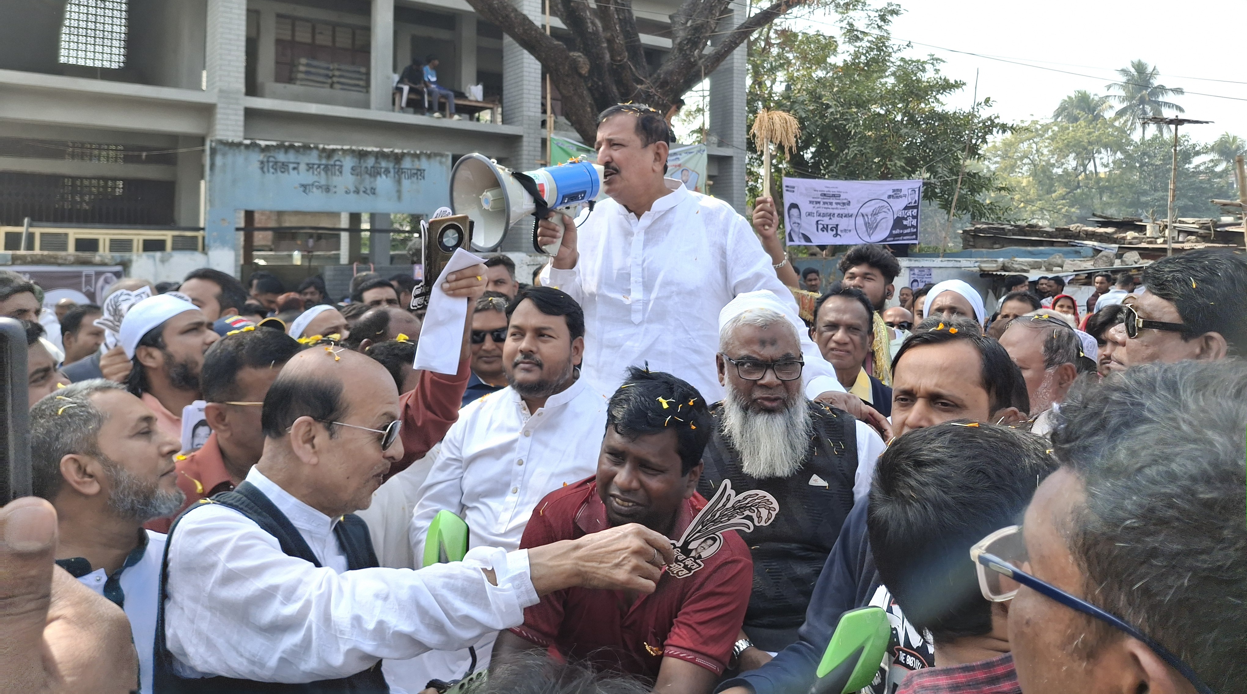 রাজশাহীতে ধানের শীষ প্রতীকে উৎফুল্ল জনগণ: মিনু