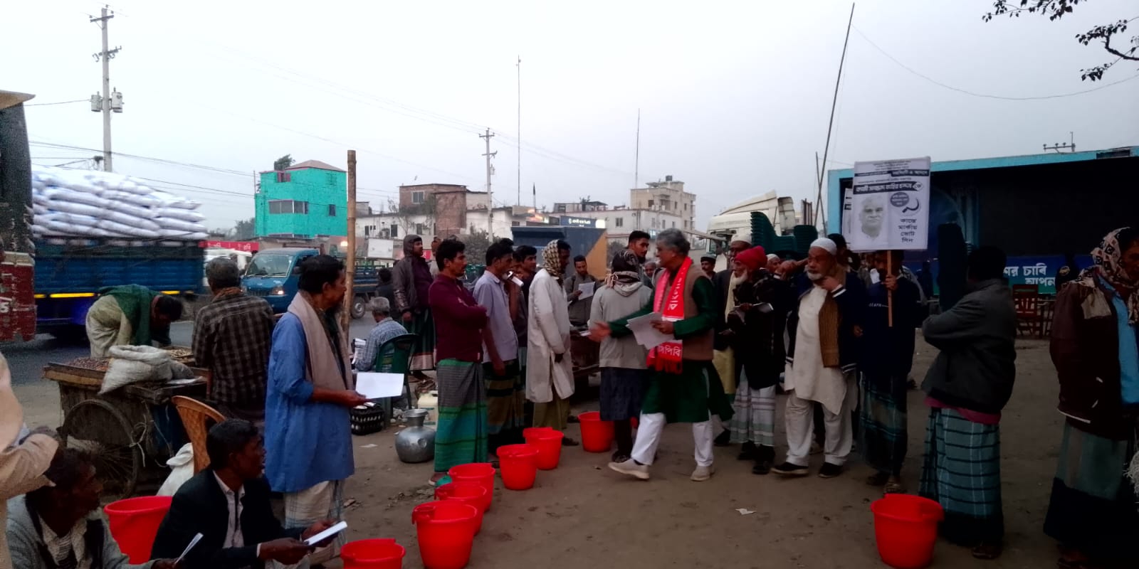 নরসিংদীতে ভোটারের দ্বারে দ্বারে কাস্তে মার্কার প্রার্থী সাজ্জাদ