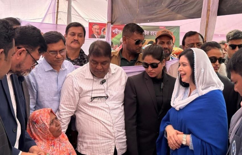 সুবিধাবঞ্চিত কর্মজীবী নারীদের সঙ্গে ডা. জুবাইদা রহমানের মতবিনিময়