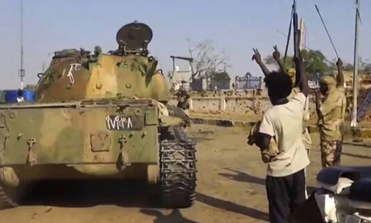 সুদানে আরএসএফ ও সেনাবাহিনীর মধ্যে রক্তক্ষয়ী লড়াই