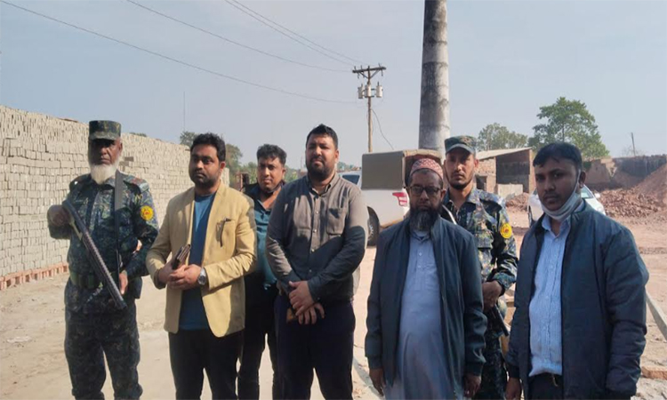 সাতক্ষীরায় ভ্রাম্যমাণ আদালতের অভিযানে ইটভাটাকে জরিমানা