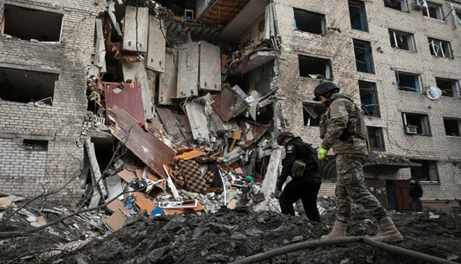 তীব্র শীতের মধ্যে ইউক্রেনে আবারো রাশিয়ার ভয়াবহ হামলা, নিহত ২