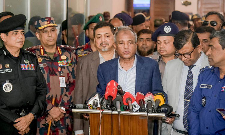 নির্বাচনে সংশ্লিষ্টদের সততা ও নিষ্ঠার সঙ্গে দায়িত্ব পালনের নির্দেশ স্বরাষ্ট্র উপদেষ্টার