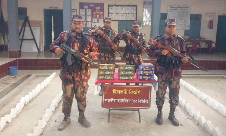 সাতক্ষীরা সীমান্তে ভারতীয় বিভিন্ন মালামাল জব্দ 