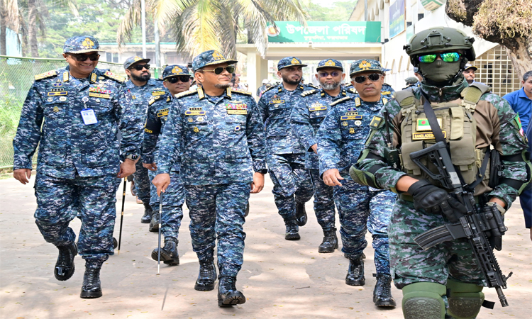 অবাধ ও সুষ্ঠু নির্বাচন নিশ্চিতে মাঠ পর্যায় পরিদর্শনে নৌবাহিনী প্রধান
