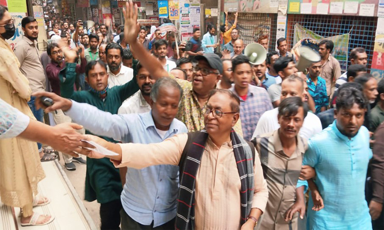 ঢাকা-১২ আসনে বিএনপি জোটের প্রার্থী সাইফুল হকের নির্বাচনী গণসংযোগ
