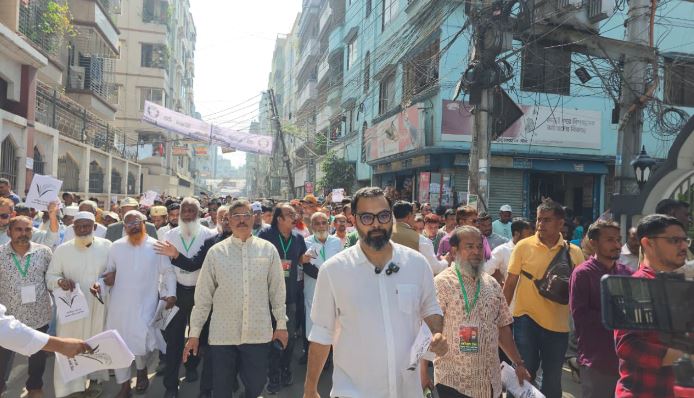 বিশৃঙ্খলা কঠোর হাতে দমনের হুঁশিয়ারি আমিনুল হকের