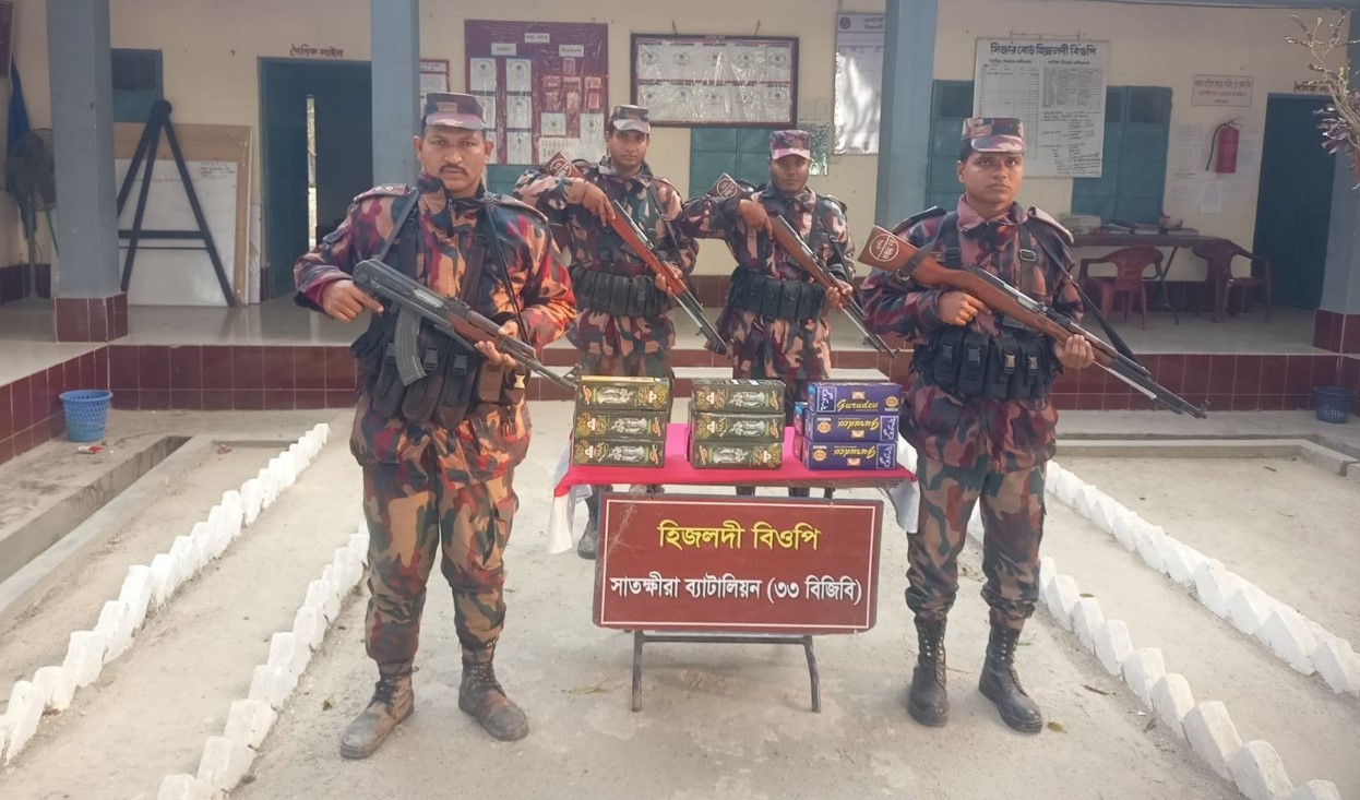 সাতক্ষীরা সীমান্তে ভারতীয় মালামাল জব্দ 