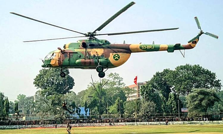 নির্বাচন উপলক্ষ্যে রংপুরে সেনাবাহিনীর মহড়া