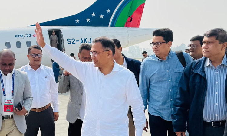 ঠাকুরগাঁও সরকারি উচ্চ বিদ্যালয় মাঠের সমাবেশের মঞ্চে তারেক রহমান