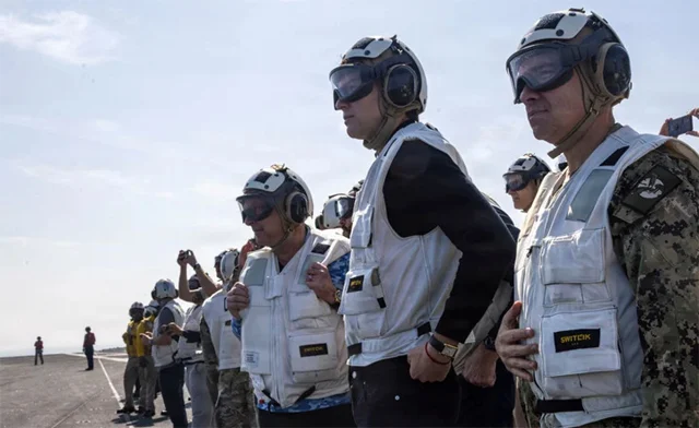 মধ্যপ্রাচ্যে মার্কিন বিমানবাহী রণতরী পরিদর্শন করলেন ইরান বিষয়ক আলোচকরা 