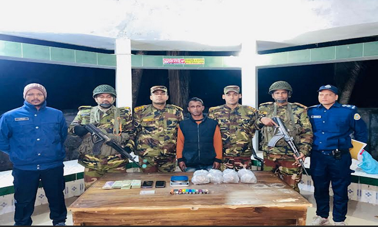 পিরোজপুরে সেনাবাহিনীর অভিযানে দুই মাদক কারবারি আটক