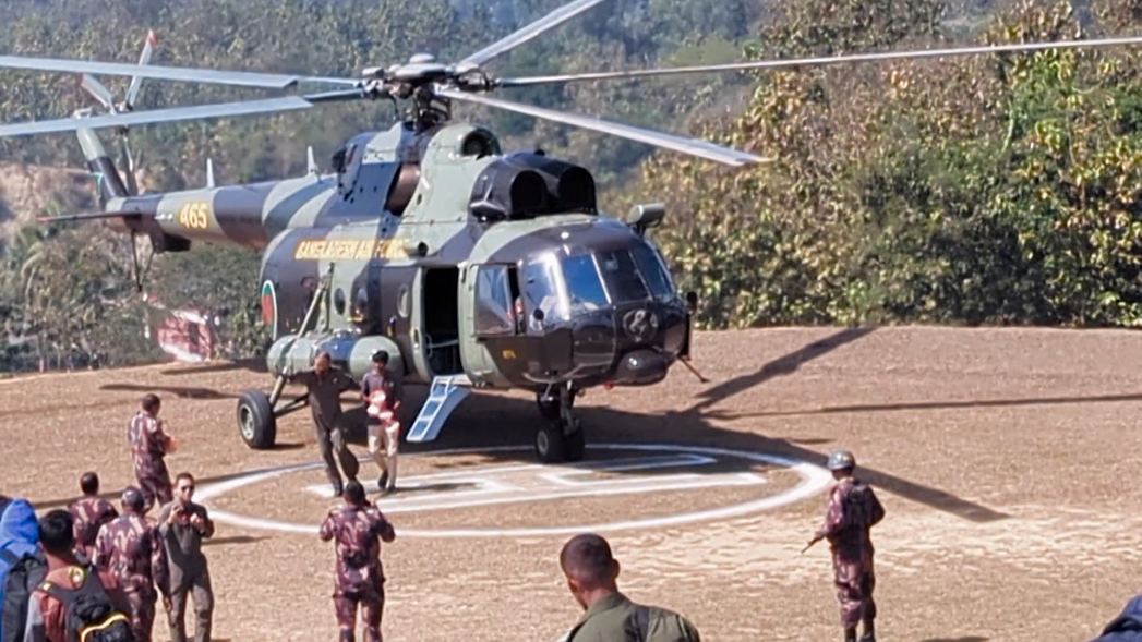 বান্দরবানে হেলিকপ্টারে পাঠানো হলো ব্যালট ও নির্বাচন সংশ্লিষ্টদের