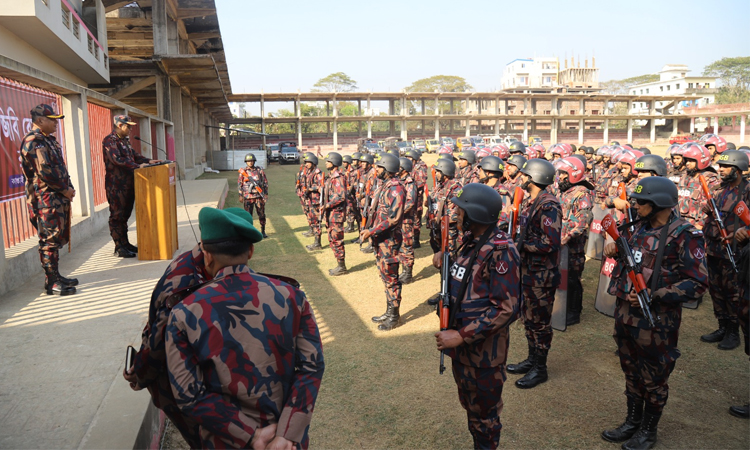 পেশাদারিত্ব ও নিরপেক্ষভাবে দায়িত্ব পালনের জন্য সদস্যদের প্রতি বিজিবি মহাপরিচালকের নির্দেশ