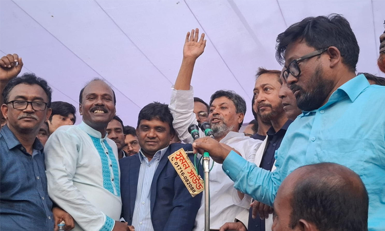 মাদারীপুরে ধানের শীষে ভোট চাইলেন স্বতন্ত্র প্রার্থী ব্যারিস্টার শহিদুল ইসলাম