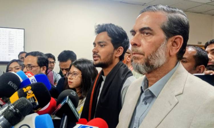 ভোটকেন্দ্রে মোবাইল ফোন নিষিদ্ধের মতো সিদ্ধান্ত আর দেখতে চাই না : আসিফ মাহমুদ