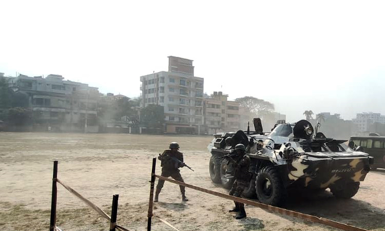 কুমিল্লায় নির্বাচনী জরুরি পরিস্থিতি মোকাবিলায় সেনাবাহিনীর প্রস্তুতিমূলক মহড়া