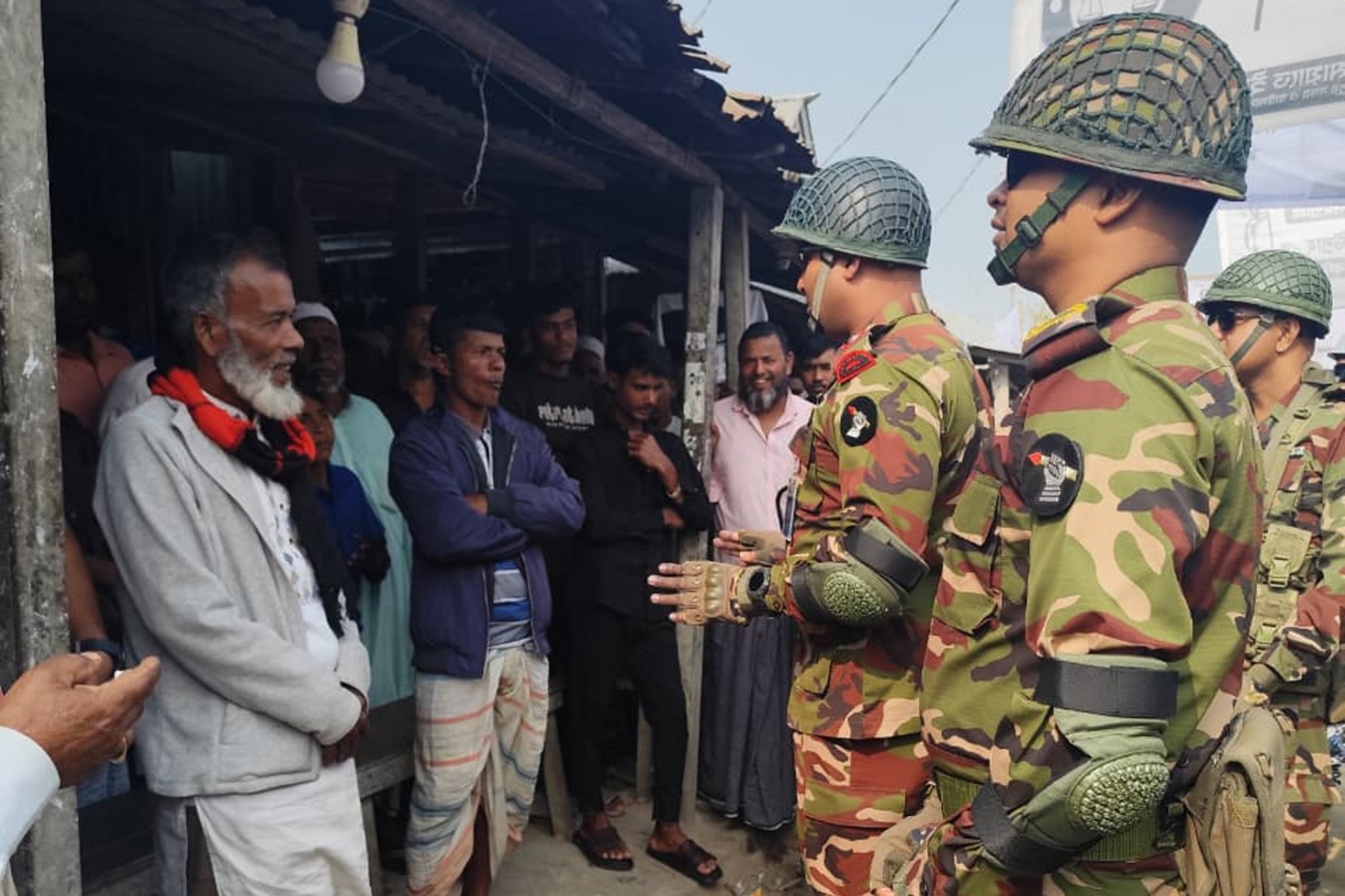 চাঁদপুরের দুর্গম চরাঞ্চলে ভোট কেন্দ্রে যৌথ বাহিনীর টহল