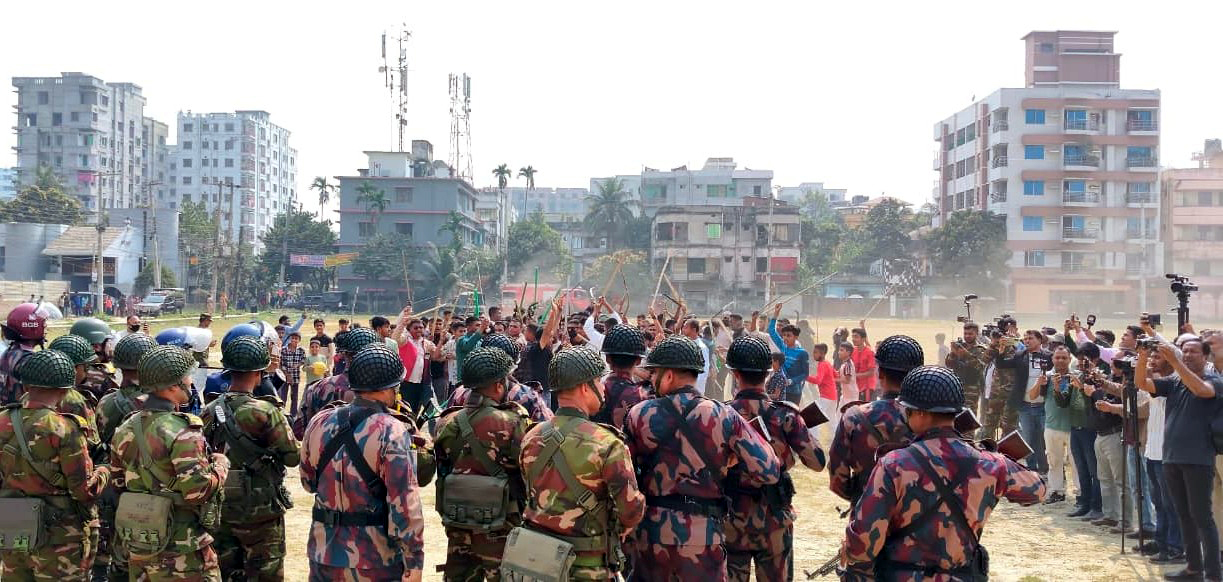 কুমিল্লায় জরুরি পরিস্থিতি মোকাবিলায় সেনাবাহিনীর মহড়া 