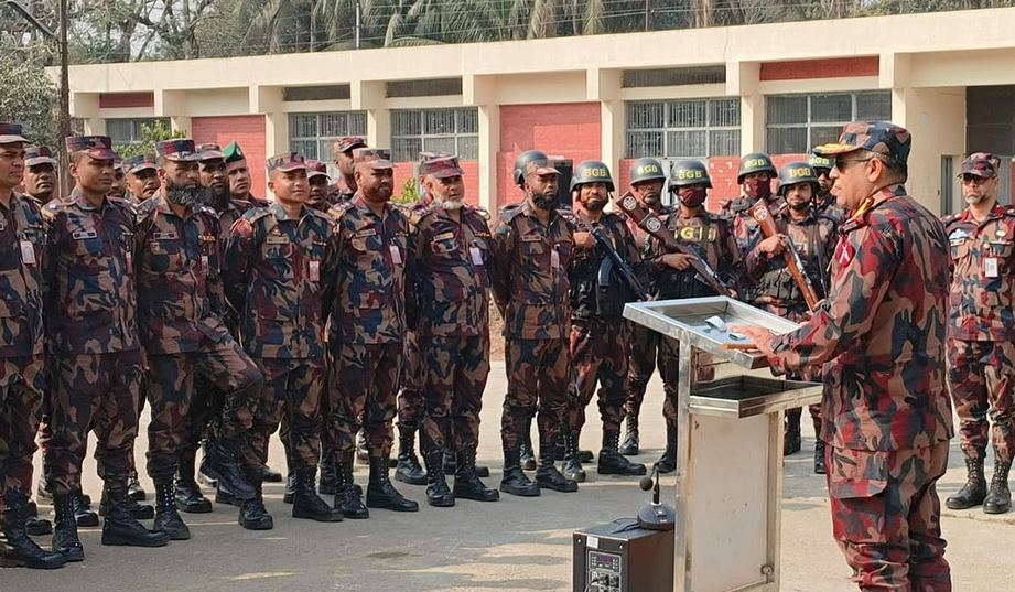 ফরিদপুর ও মুন্সীগঞ্জে নির্বাচনী বেইজ ক্যাম্প পরিদর্শন করলেন বিজিবি মহাপরিচালক