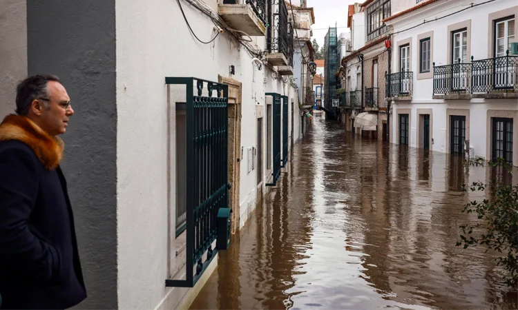 বন্যা ও ঝড় মোকাবিলায় সমালোচনার মুখে পদত্যাগ পর্তুগালের স্বরাষ্ট্রমন্ত্রীর