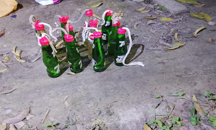 রাজশাহীতে পেট্রোল বোমা ও ককটেল উদ্ধার