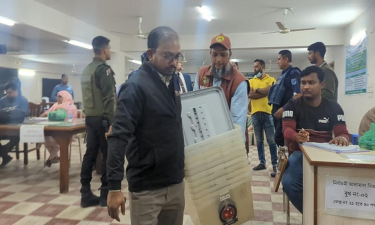 মুন্সীগঞ্জে নির্বাচনি সরঞ্জাম বিতরণ শুরু হয়েছে