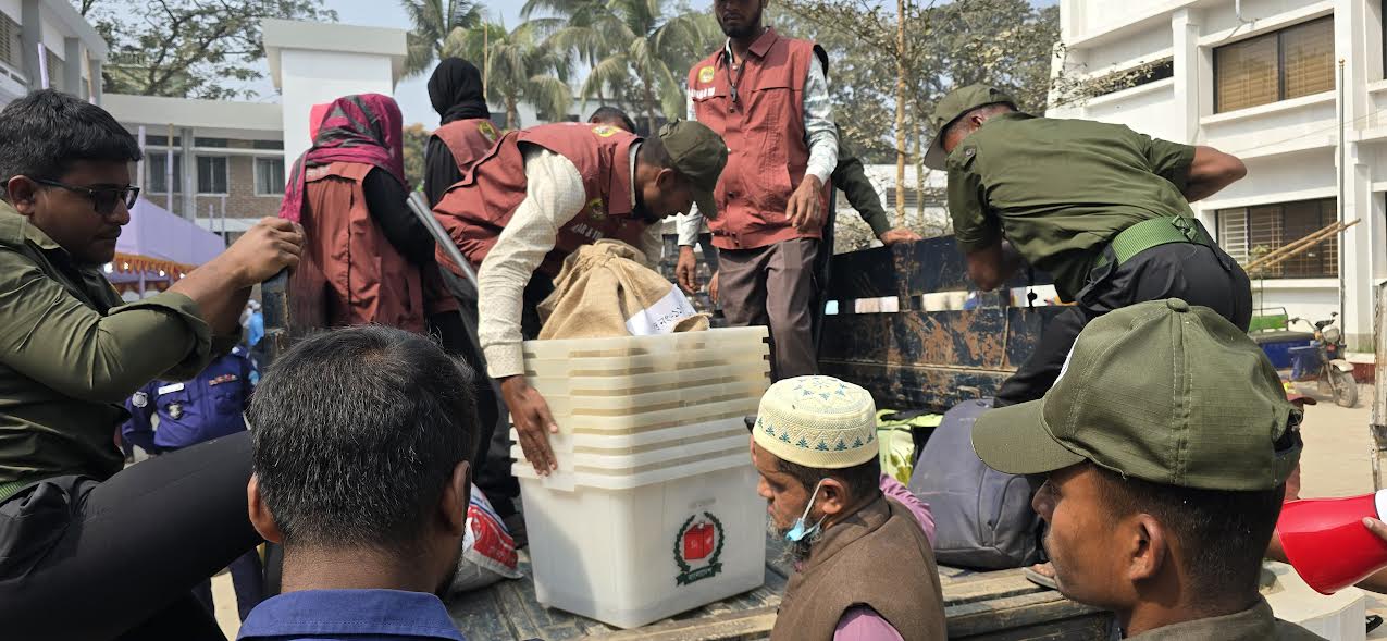 ব্রাহ্মণবাড়িয়ায় ভোটের প্রস্তুতি সম্পন্ন, নির্বাচনী সরঞ্জাম বিতরণ