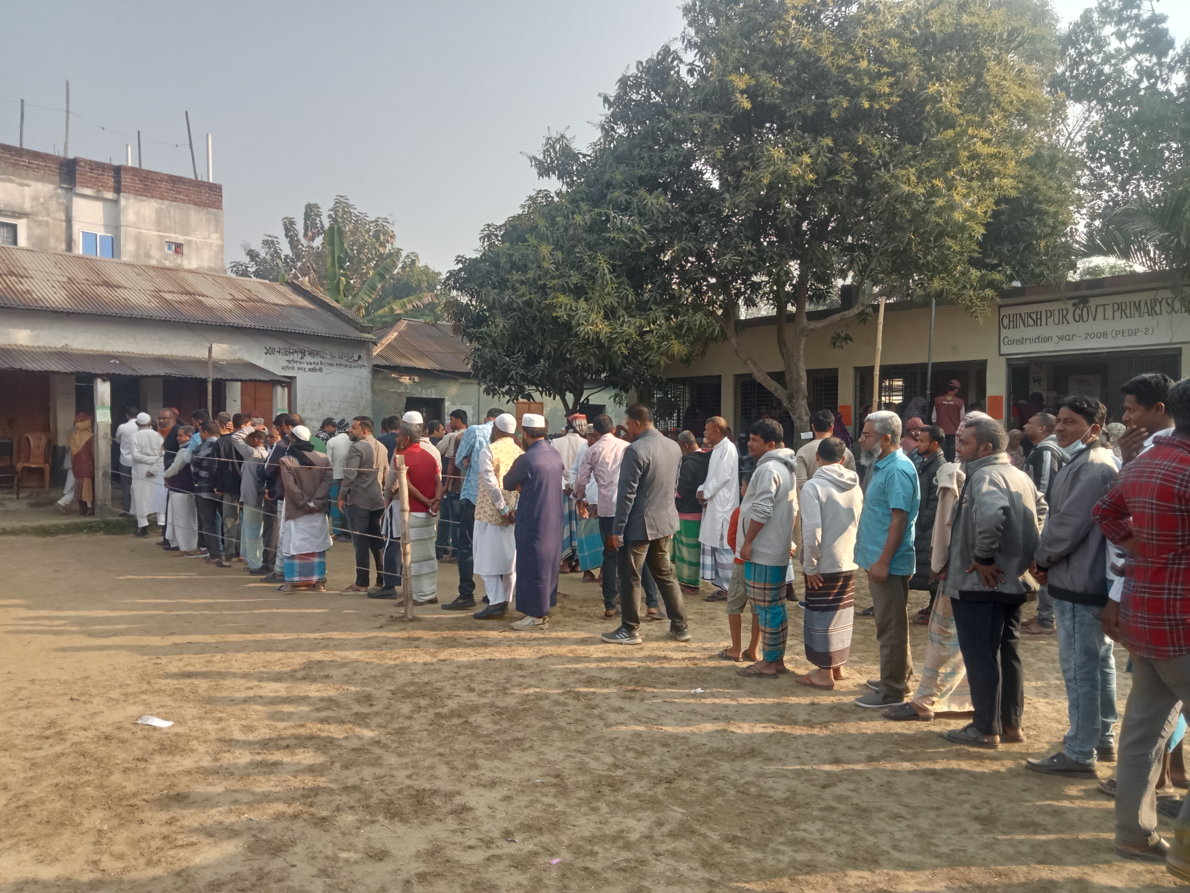 নরসিংদীতে শান্তিপূর্ণ পরিবেশে ভোটগ্রহণ শুরু