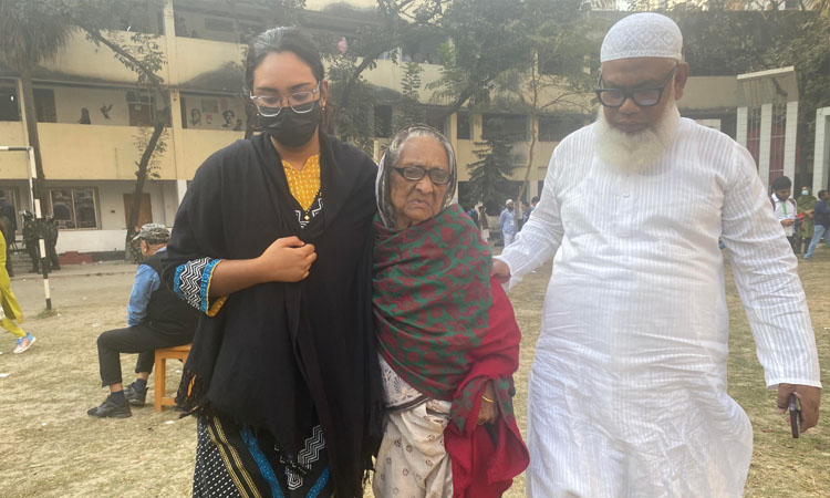 ভোট দিতে আসলেন ১১০ বছরের জমিরন নেসা
