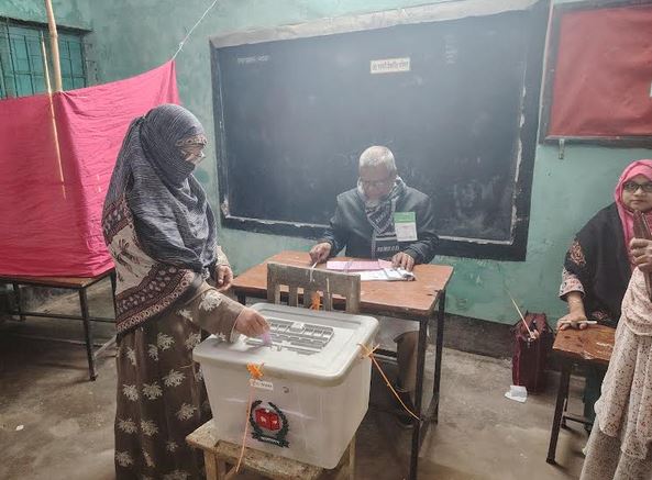 চুয়াডাঙ্গার দুইটি আসনে শান্তিপূর্ণ পরিবেশে ভোটগ্রহণ শুরু