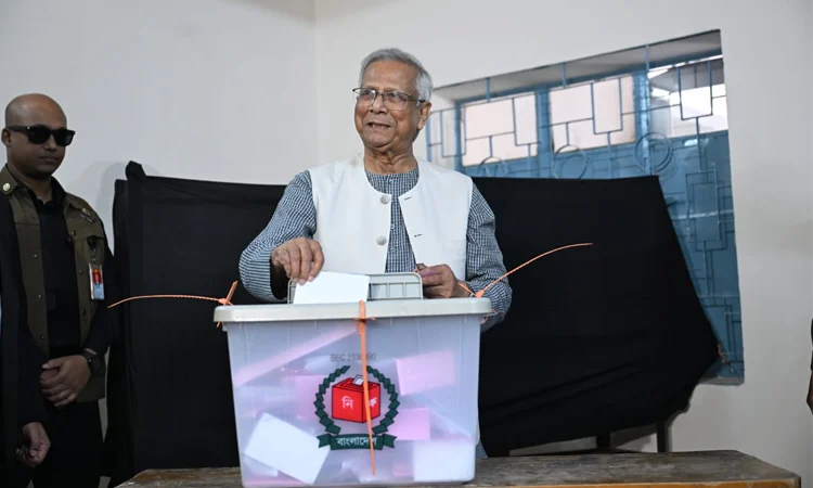 ভোট দিয়েছেন প্রধান উপদেষ্টা