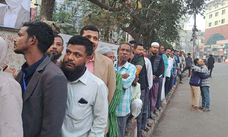 চট্টগ্রামে উৎসবমুখর পরিবেশে ভোট গ্রহণ চলছে