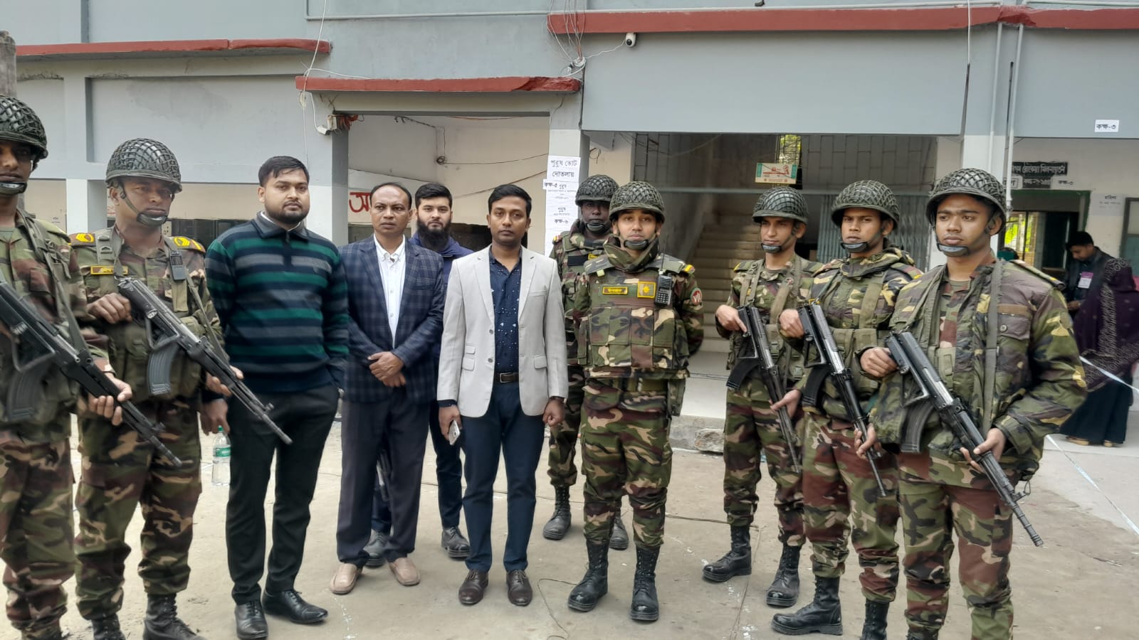 পিরোজপুরে উৎসবমুখর ও সুষ্ঠুভাবে চলছে ভোটগ্রহণ