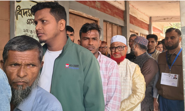 রংপুর বিভাগে উৎসবমুখর পরিবেশে ভোট ও গণভোট শুরু