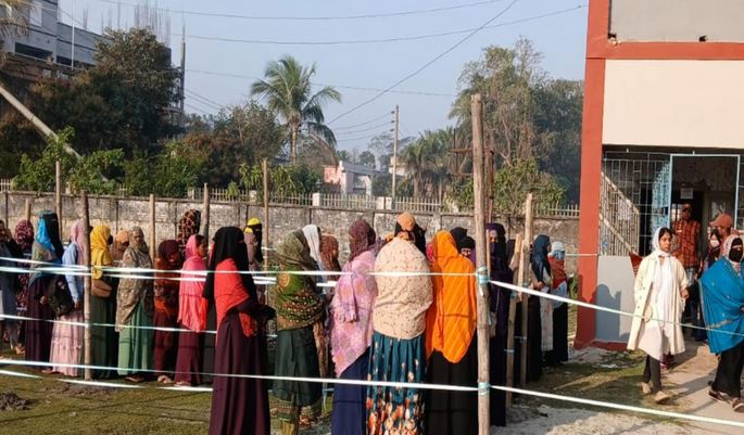 ঝালকাঠিতে শান্তিপূর্ণ পরিবেশে ভোট চলছে